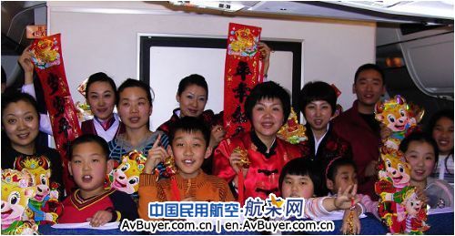 南航北方空姐为旅客打造“蓝天梦工场”