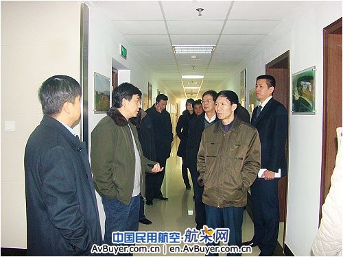 西北空管局王战局长和彭刚书记视察区管指挥部