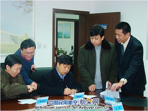 西北空管局王战局长和彭刚书记视察区管指挥部