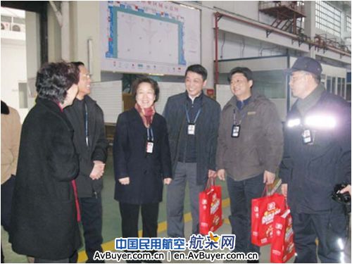 春节坚守岗位的国航成都机务人