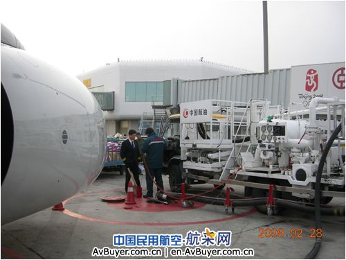 中航油黑龙江保障大冬会航班供油工作推向高潮