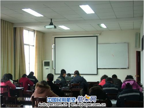 飞院广汉机务举办航材管理知识培训
