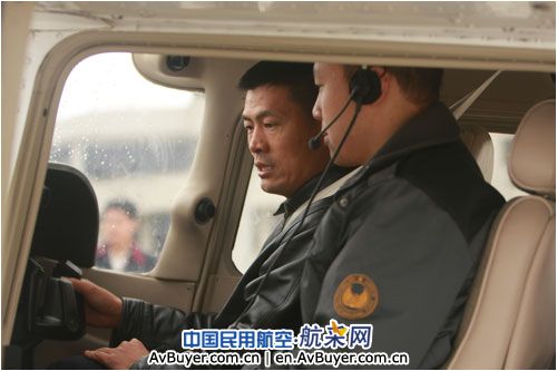 深航鲲鹏飞行学校首批飞行学员取得“私照”