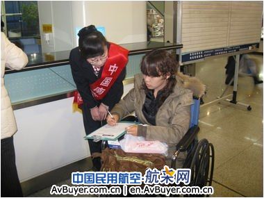 三月春风颂雷锋，温馨咨询伴您行