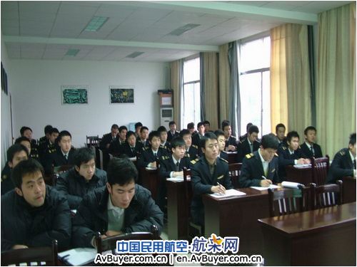 飞院广汉机务出台新空勤学生飞行前管理规范