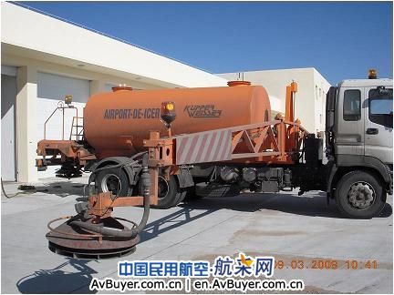 锡林浩特机场公司揣摩冬季除冰“壮汉”的脾性