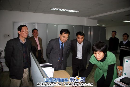 民航局陈锡兵总飞行师来安技中心调研