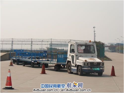 国货航杭州运营基地开展特种车司机岗位练兵