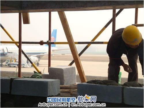 为国庆献礼 南阳机场航站楼改扩建工程加班加点