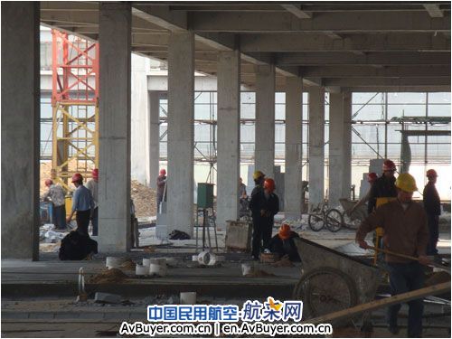 为国庆献礼 南阳机场航站楼改扩建工程加班加点
