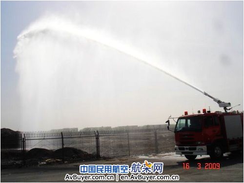 新型机场泡沫消防车落户乌鲁木齐国际机场