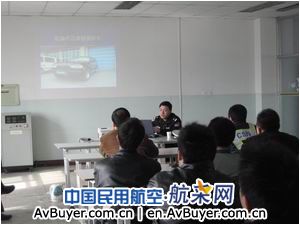 新疆机场公安局严把停机坪驾驶员岗前培训关