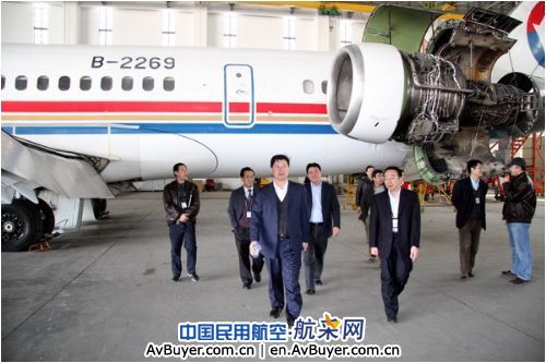 东航工程技术公司总经理冯亮到沈阳维修基地