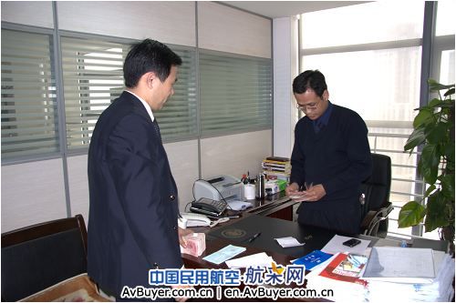 南航河南耐心解疑推联程 三张机票收入8万元