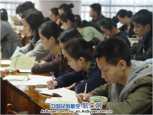 国航重庆客舱部正式启动学习实践科学发展观活动