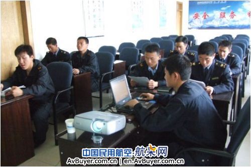 和田机场消防护卫部认真学习新版《消防法》