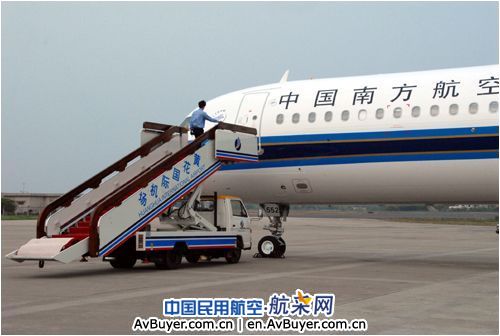 长沙机场3200米跑道启用后首次降落新机型