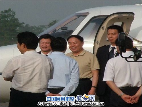 飞院顺利完成民航局李家祥局长专机保障任务