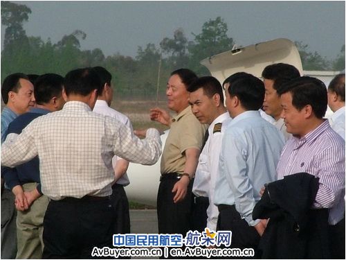 飞院顺利完成民航局李家祥局长专机保障任务