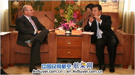 中国商飞张庆伟会见GE航空总裁戴维.乔易斯