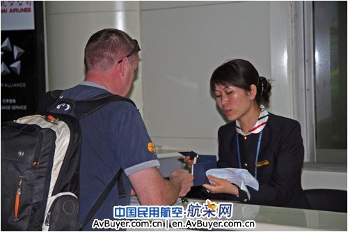 昆明机场中转旅客猛增 实现“零差错”服务