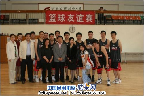 国航客舱服务部与国航飞行总队举行篮球友谊赛