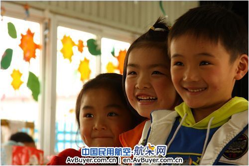 5.12永远的爱－鹰联航空赴地震灾区慰问纪实