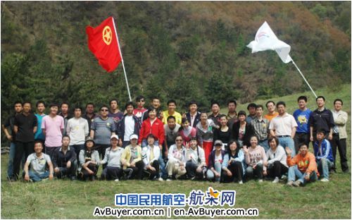 东航甘肃分公司团委组织青年户外拓展活动