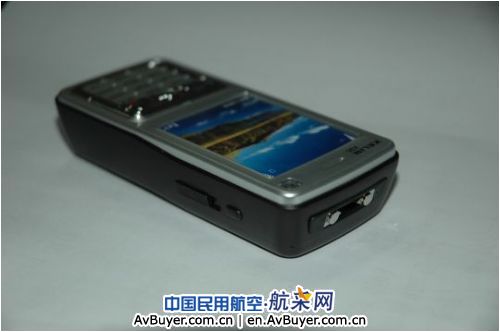 义乌机场首次查缴手机式电击器