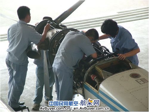 广汉成功完成夏延2台在翼发动机对调工作