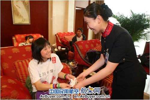 首都机场贵宾公司精心保障北川中学师生抵离京