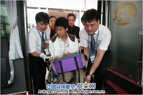 首都机场贵宾公司精心保障北川中学师生抵离京