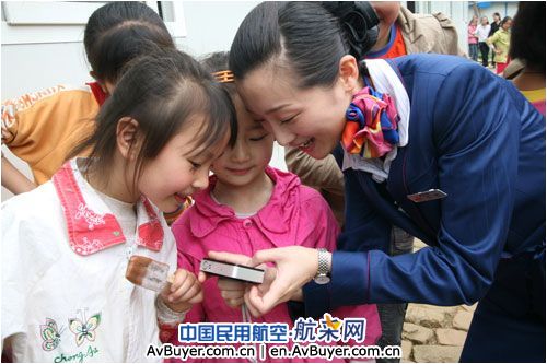 四川航空十佳青年青川地震灾区希望慰问侧记