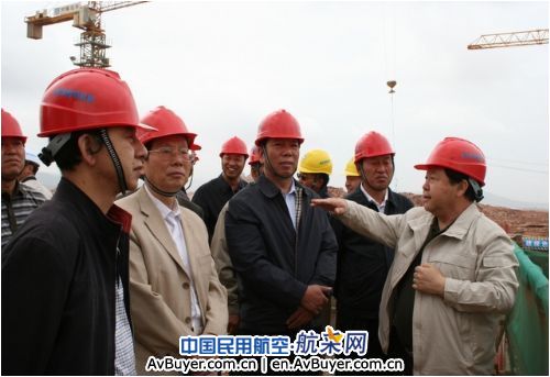 云南省人大副主任江巴吉才视察昆明新机场