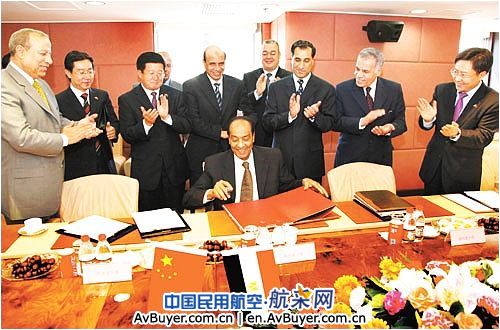 中航工业集团李玉海会见埃及国防部长坦塔