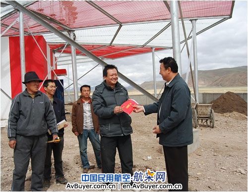 西北空管局工会慰问玉树机场空管工程建设者