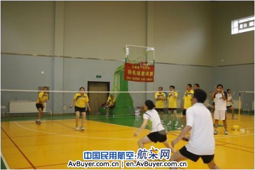 南航北方分公司地服部羽毛球协会举办邀请赛