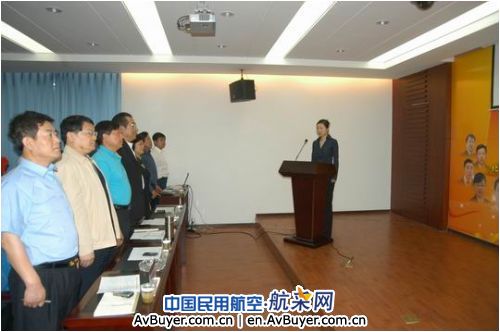 南航北方分公司基层团组织签订任务承诺书