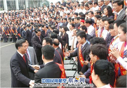 深航杨云伟同志荣获“广东省劳动模范”称号