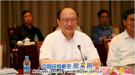 中国商飞张庆伟向中国工程院主席团汇报工作