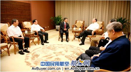 中国商飞张庆伟向中国工程院主席团汇报工作