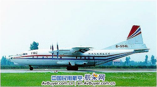 中央政治局常委李长春视察陕飞集团运八飞机