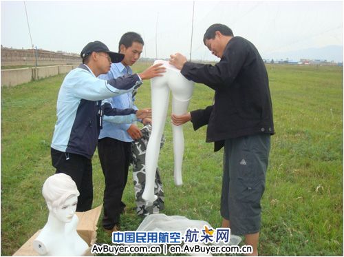 昆明巫家坝国际机场更换驱鸟模特  确保飞行安全