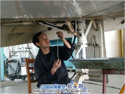 广汉机务召开夏季飞机维护技术研讨会