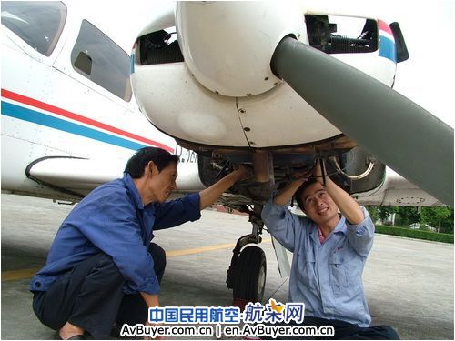 广汉机务多项措施力保夏季飞行持续安全