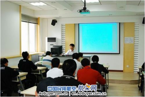 东航西安维修基地举办2009年度党务知识培训