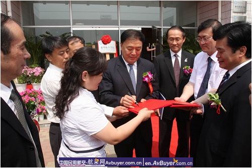 民航局李家祥局长出席通用航空学院揭牌仪式