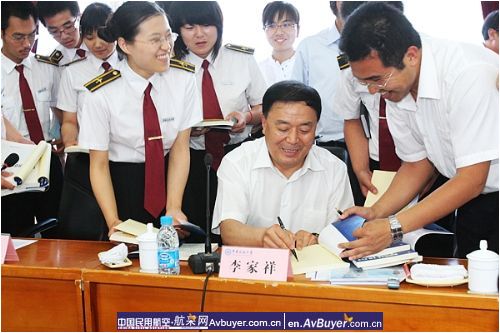 民航局李家祥局长与民航大学学生进行座谈