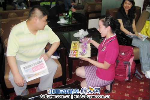 南航新疆明珠喜迎端午 真情服务高端旅客赢好评