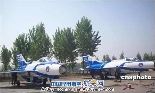 中航工业成飞圆满完成表演飞机喷漆涂装任务